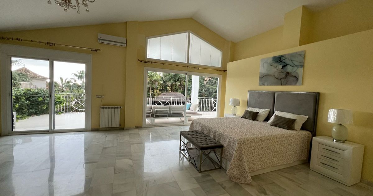 Villa in Marbella East, Elviria, Marbella East, 12/12