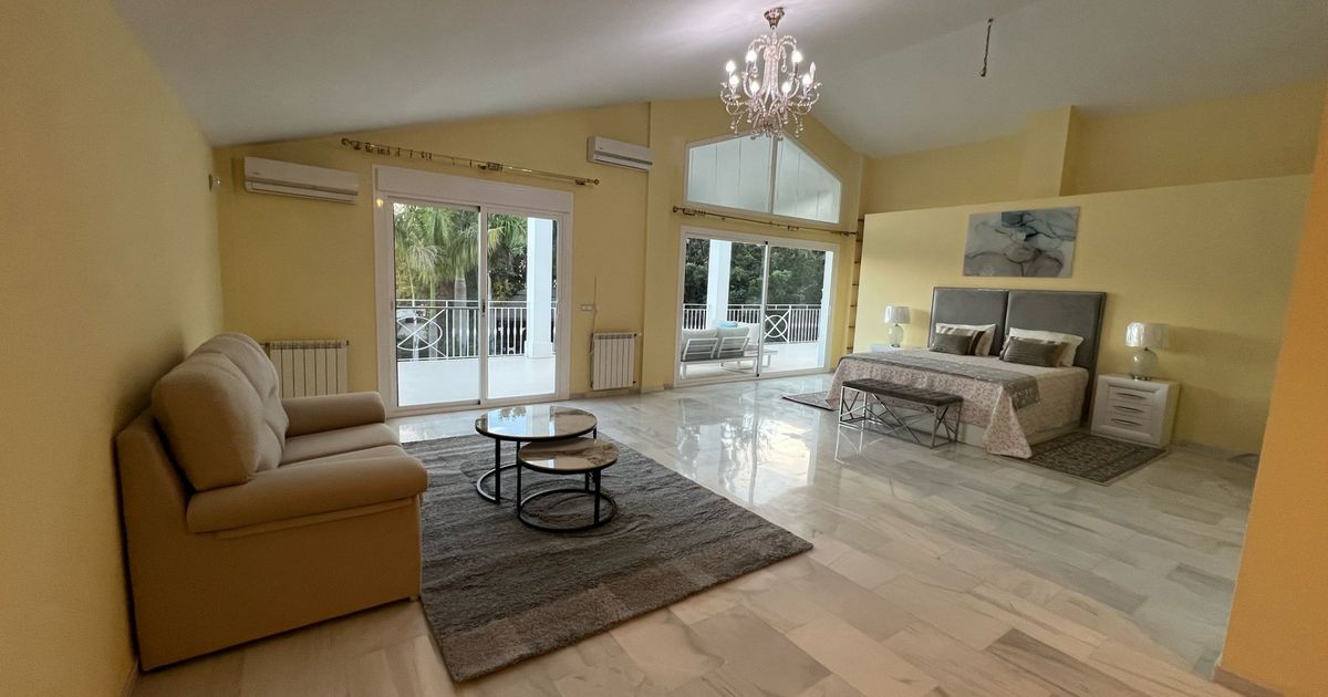 Villa in Marbella East, Elviria, Marbella East, 4/12