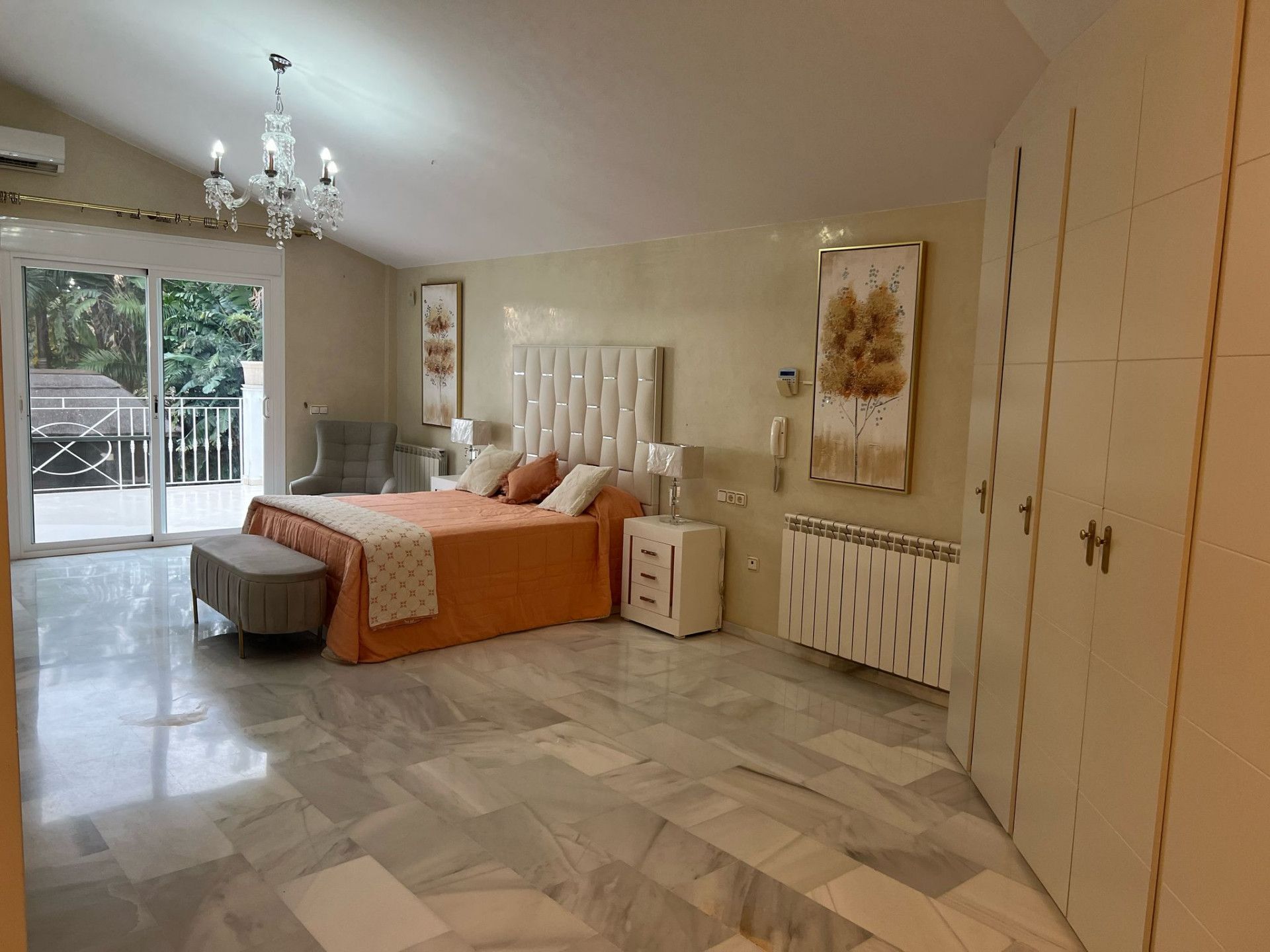 Villa in Marbella East, Elviria, Marbella East, 8/12
