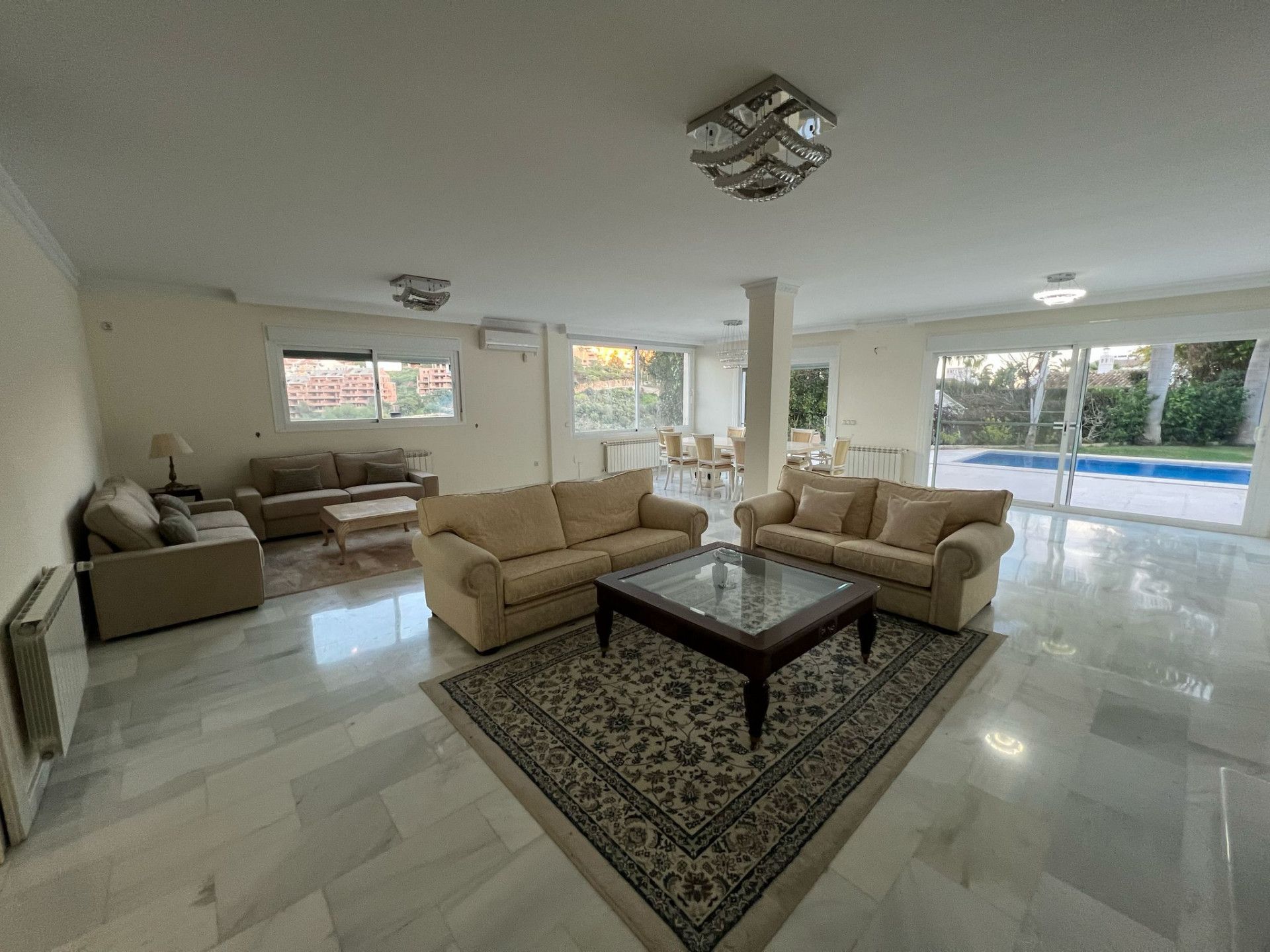Villa in Marbella East, Elviria, Marbella East, 10/12
