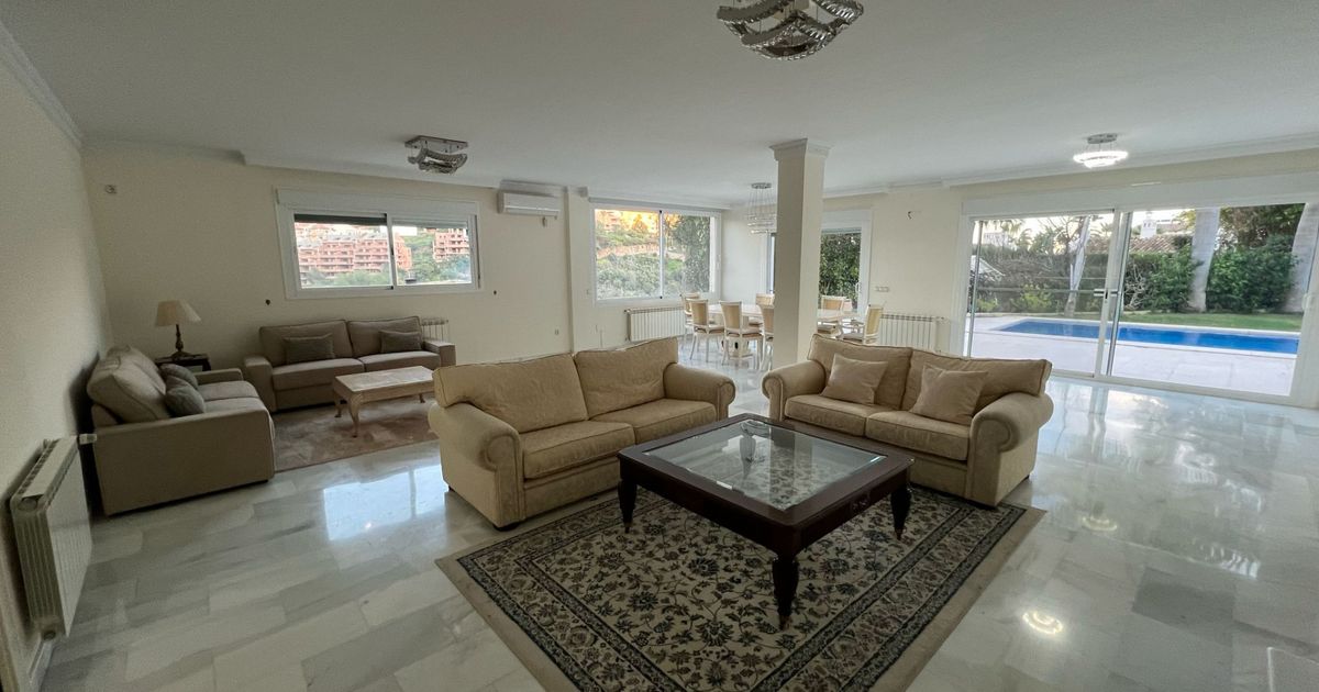Villa in Marbella East, Elviria, Marbella East, 10/12