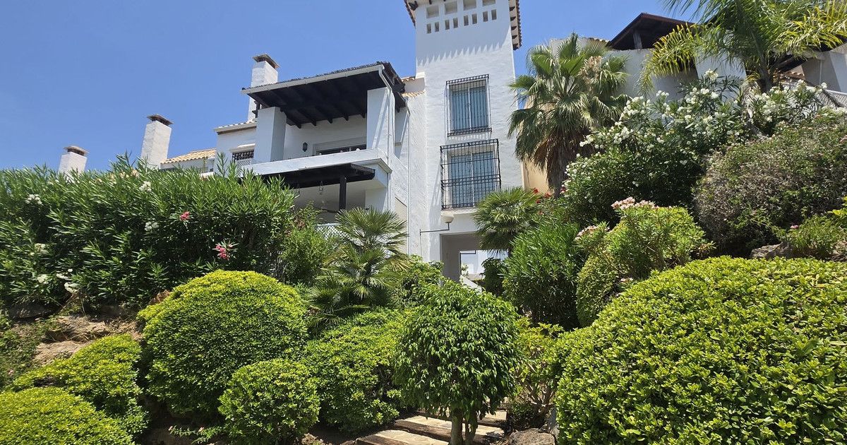 Townhouse in The Golden Mile, The Golden Mile, 1/12