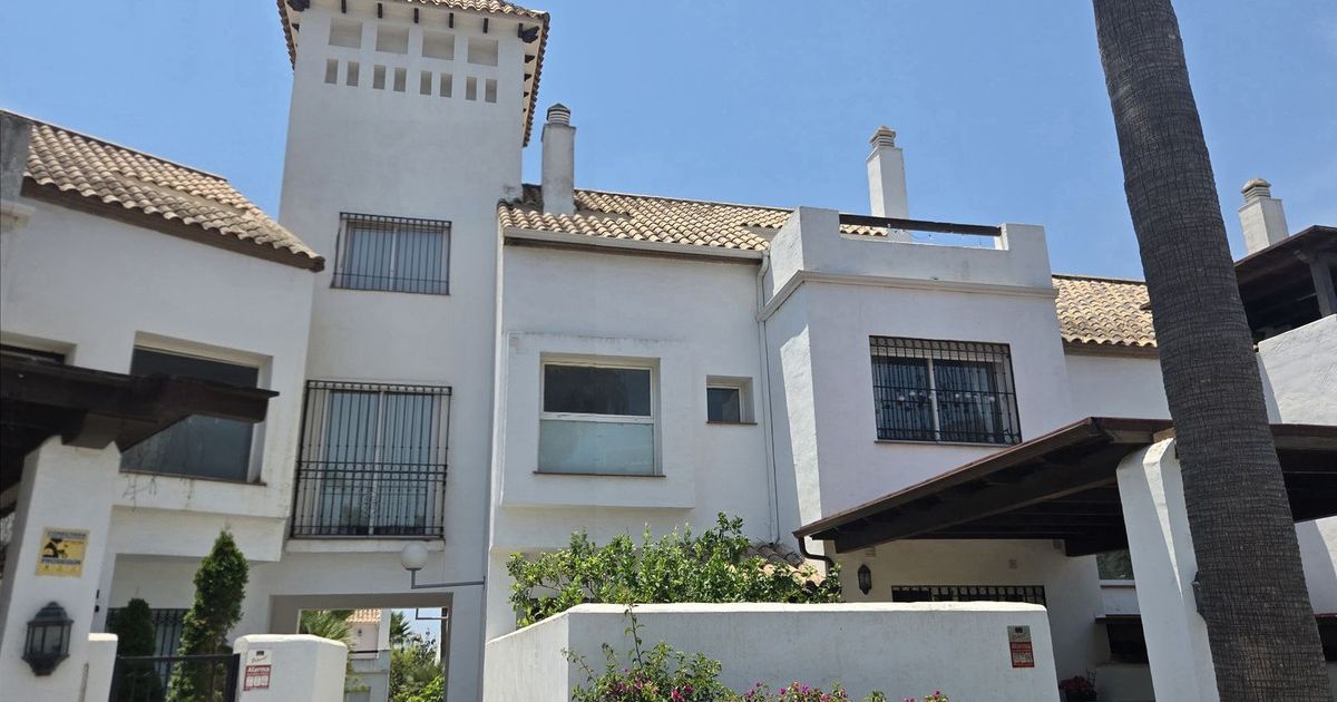 Townhouse in The Golden Mile, The Golden Mile, 6/12