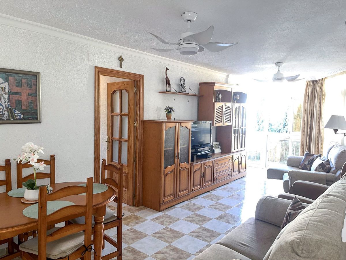 Middle Floor Apartment in Torremolinos, Torremolinos, 2/12