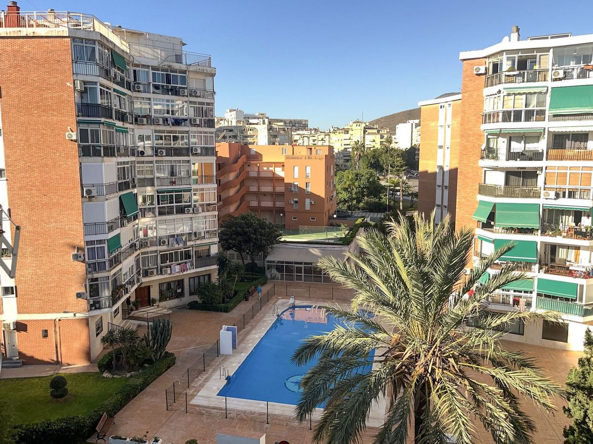 Middle Floor Apartment in Torremolinos, Torremolinos, 4/12