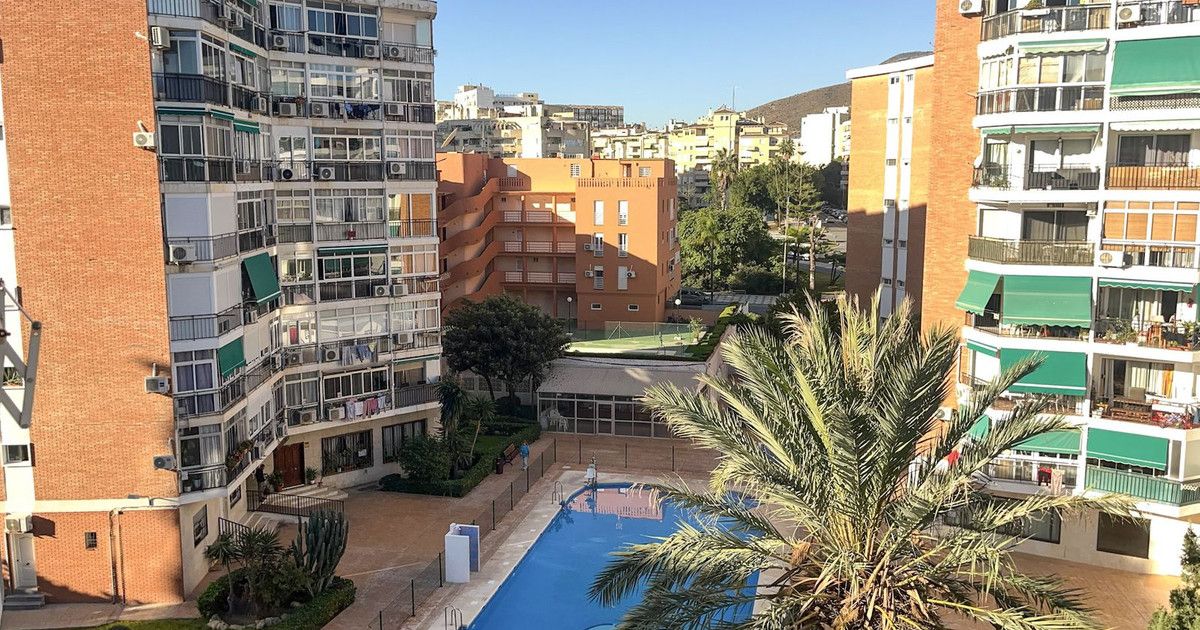 Middle Floor Apartment in Torremolinos, Torremolinos, 4/12