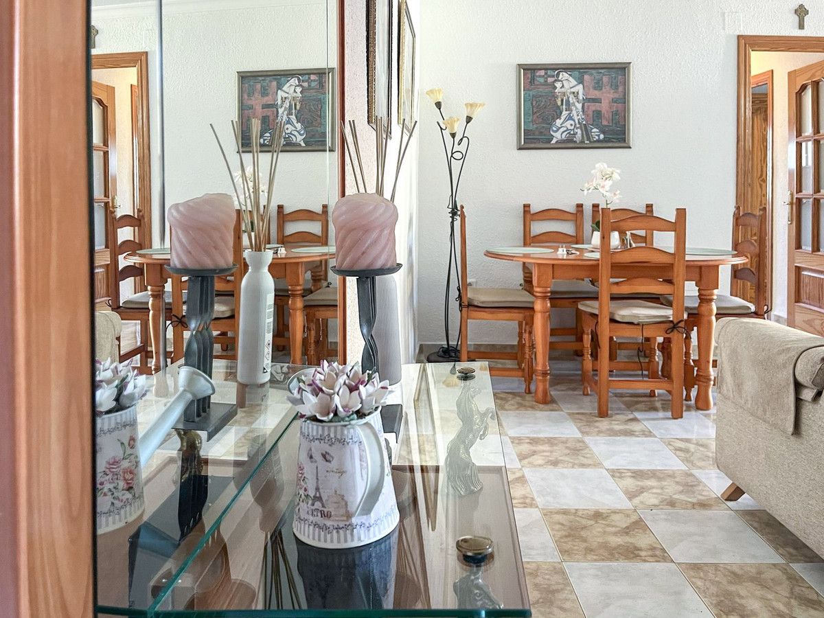 Middle Floor Apartment in Torremolinos, Torremolinos, 6/12