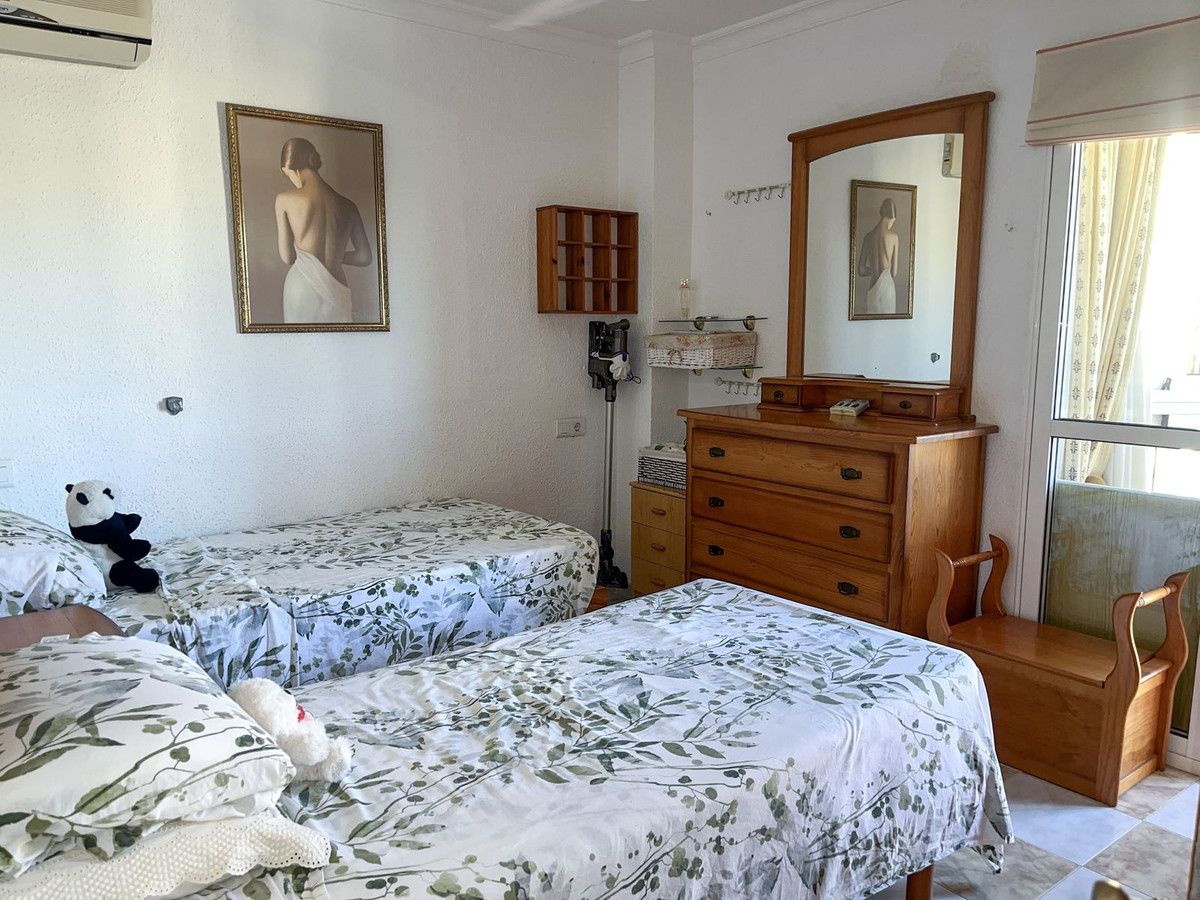 Middle Floor Apartment in Torremolinos, Torremolinos, 9/12