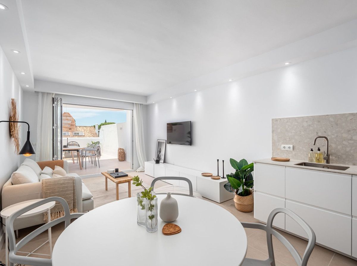 Middle Floor Apartment in Nueva Andalucía, Nueva Andalucía, 2/12