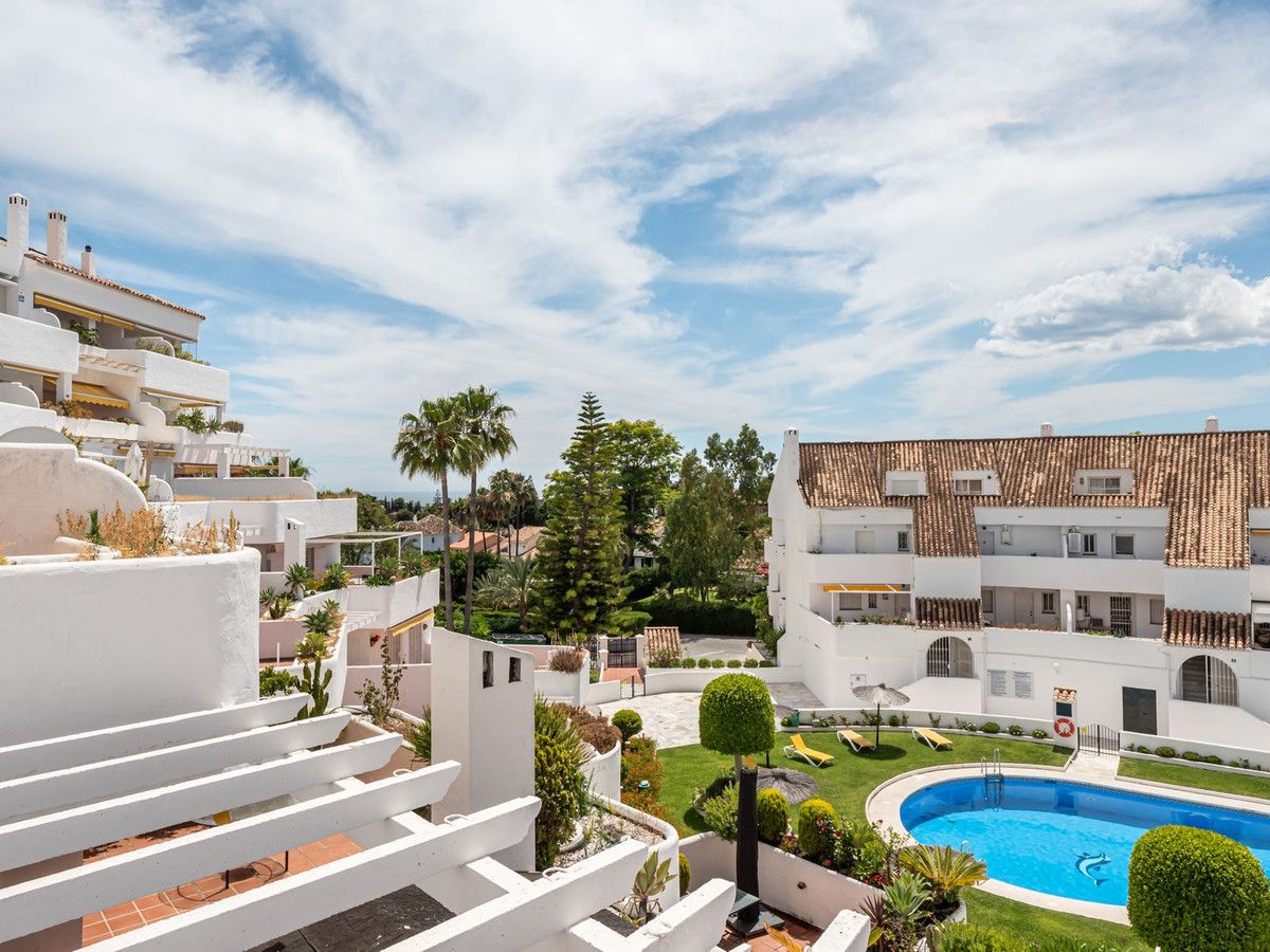 Middle Floor Apartment in Nueva Andalucía, Nueva Andalucía, 7/12