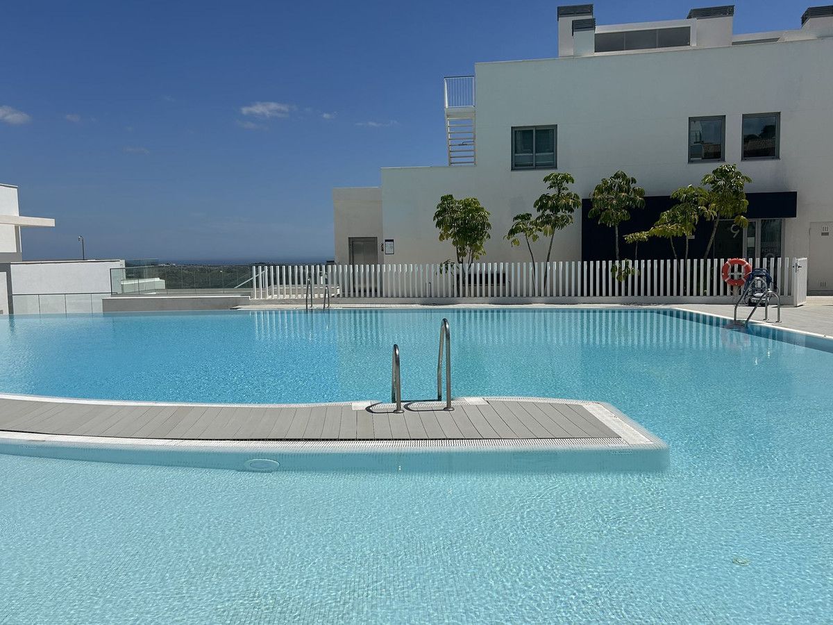 Apartamento en planta media en Calanova Golf, La Cala de Mijas, 1/12