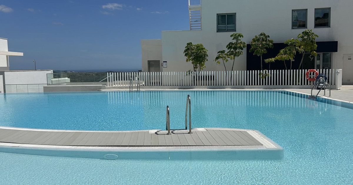 Apartamento en planta media en Calanova Golf, La Cala de Mijas, 1/12
