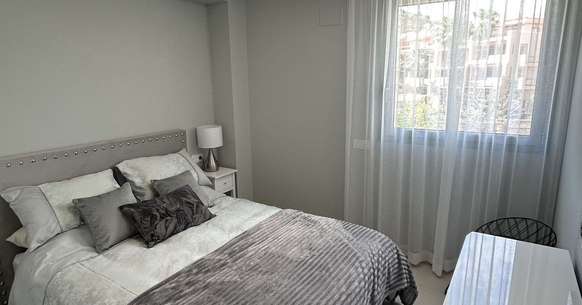 Apartamento en planta media en Calanova Golf, La Cala de Mijas, 10/12