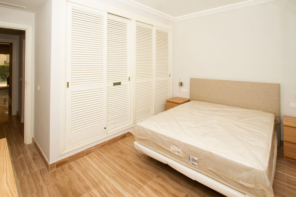 Gelijkvloers appartement in Elviria, Elviria, 12/12