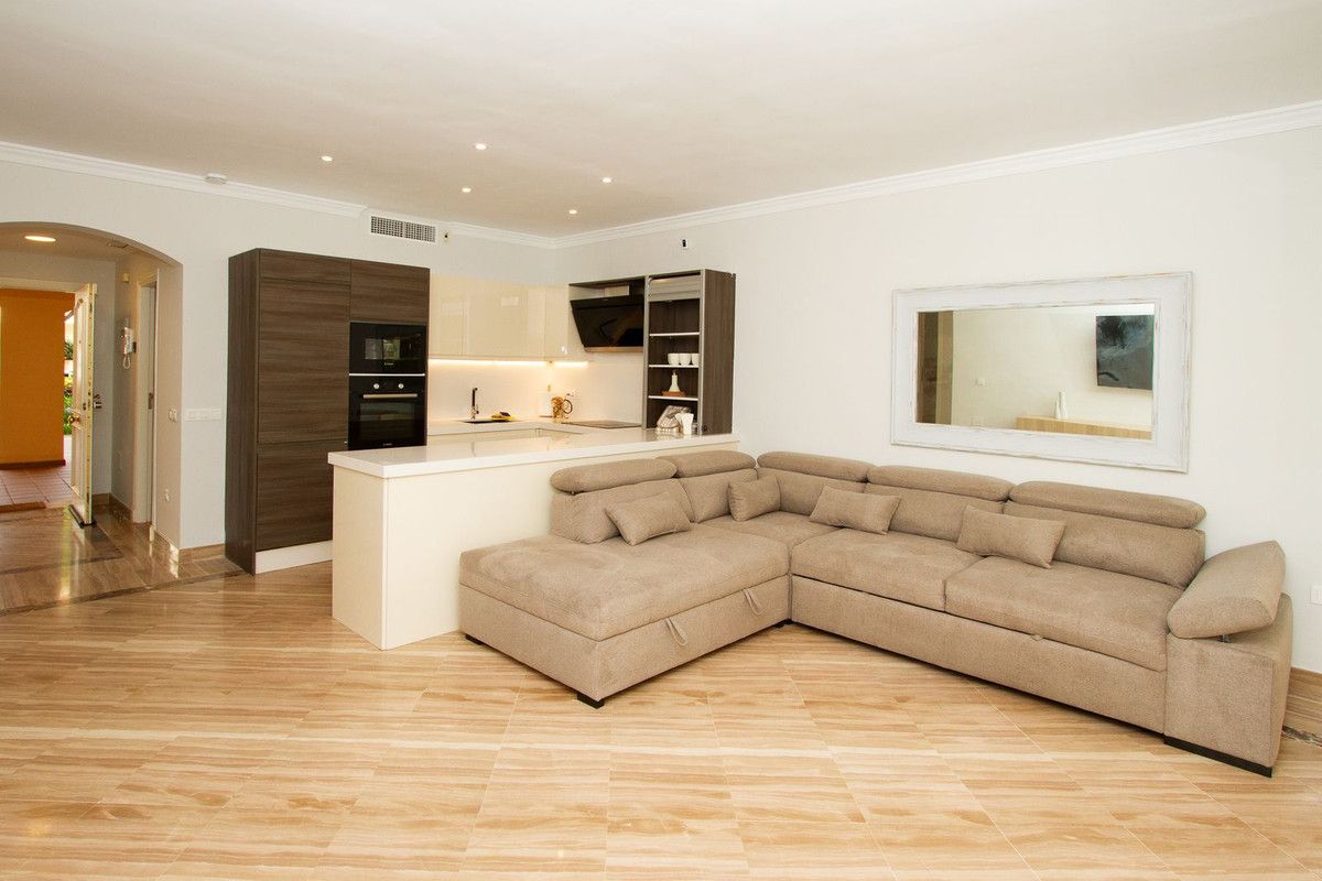 Gelijkvloers appartement in Elviria, Elviria, 3/12