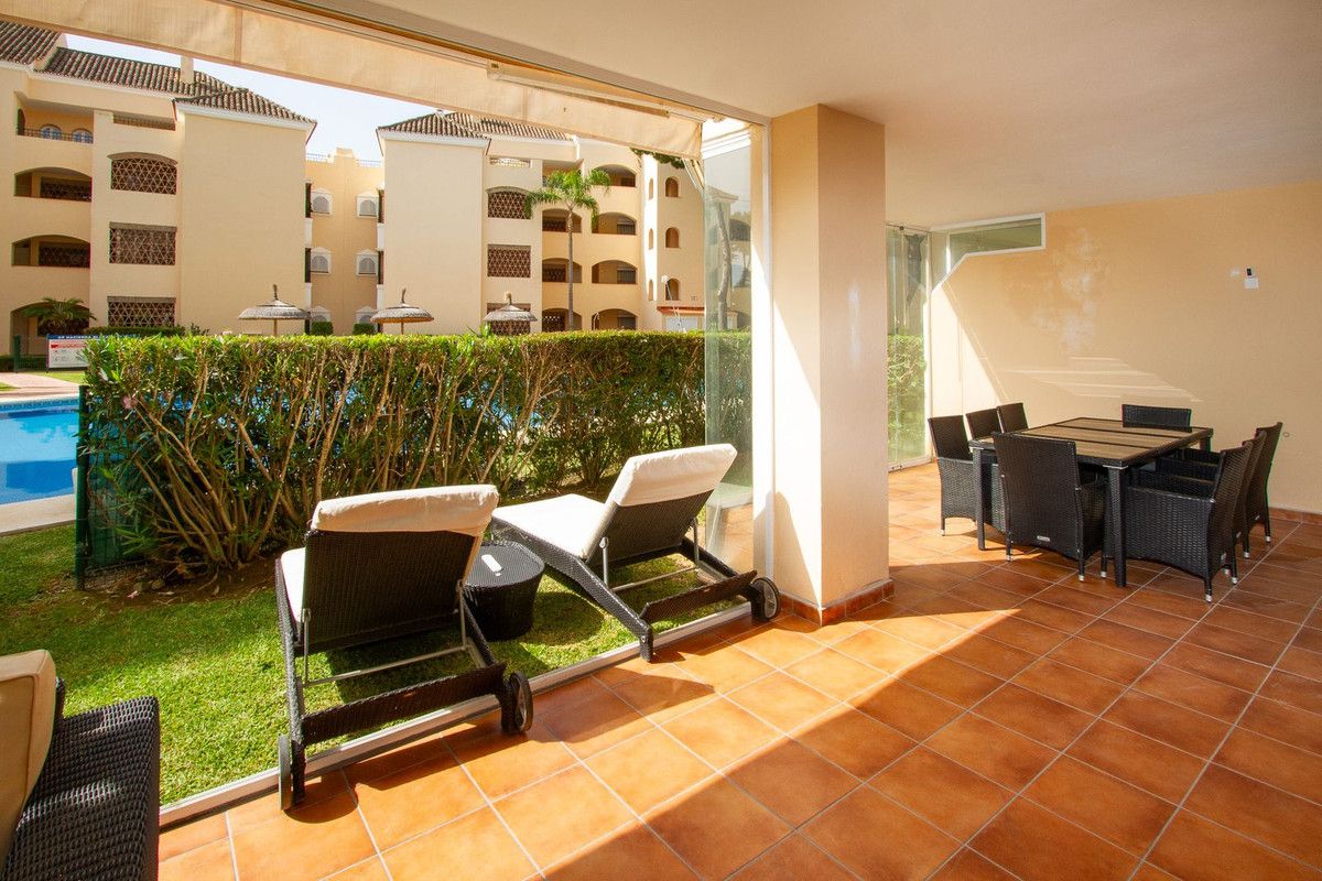 Gelijkvloers appartement in Elviria, Elviria, 4/12