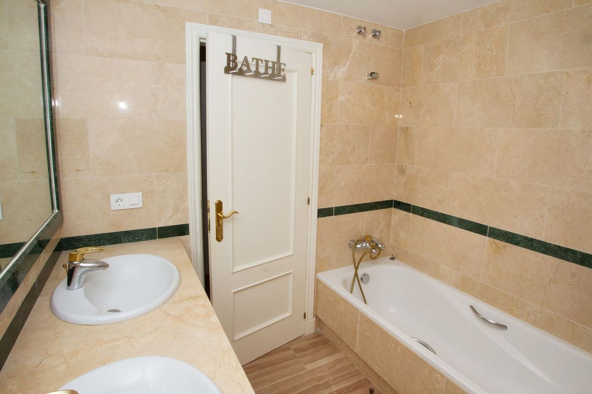 Gelijkvloers appartement in Elviria, Elviria, 7/12