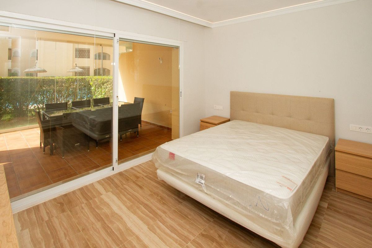 Gelijkvloers appartement in Elviria, Elviria, 8/12