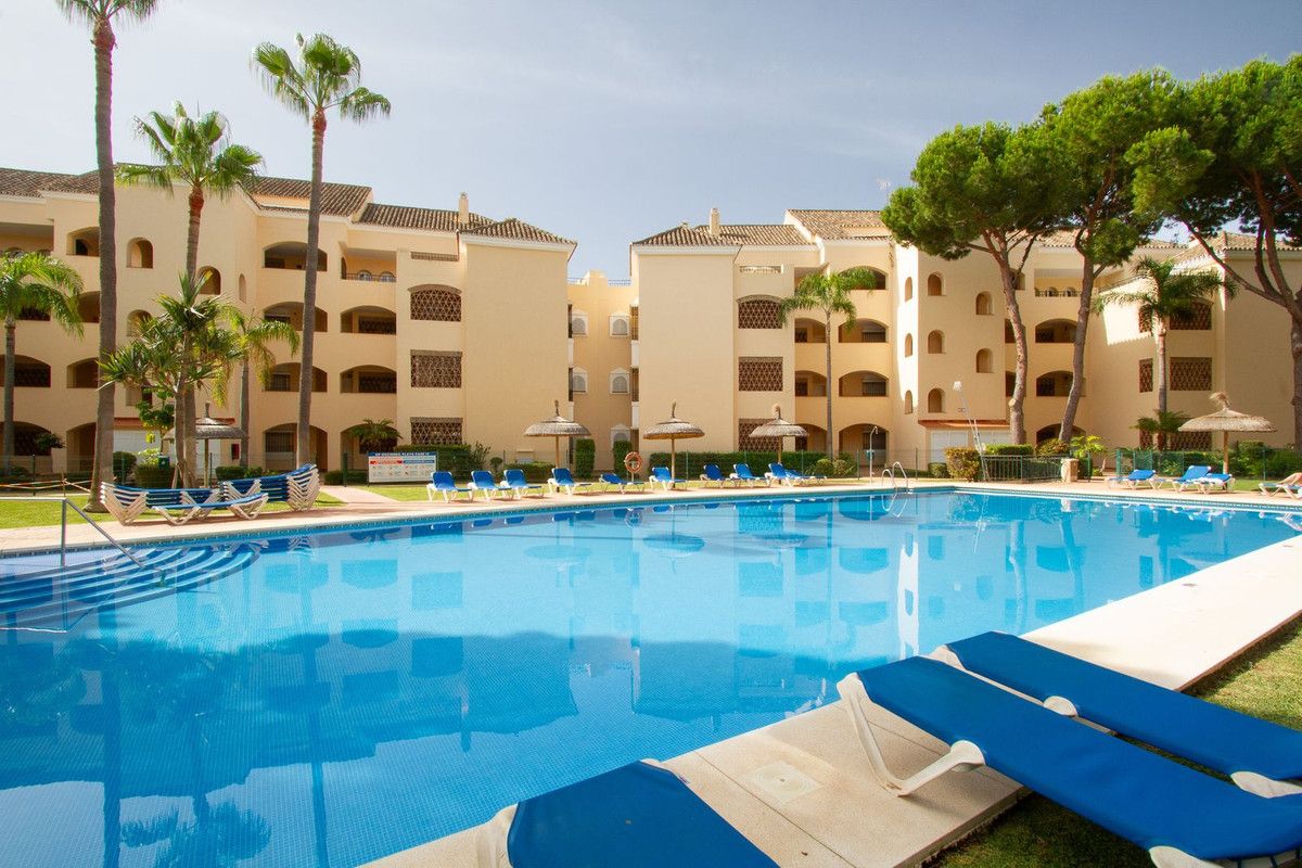 Gelijkvloers appartement in Elviria, Elviria, 10/12