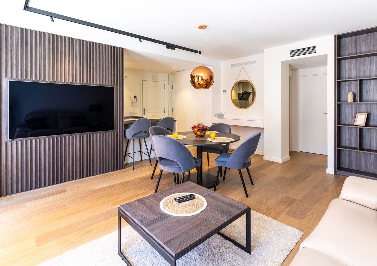 Middle Floor Apartment in Estepona, Estepona, 2/12