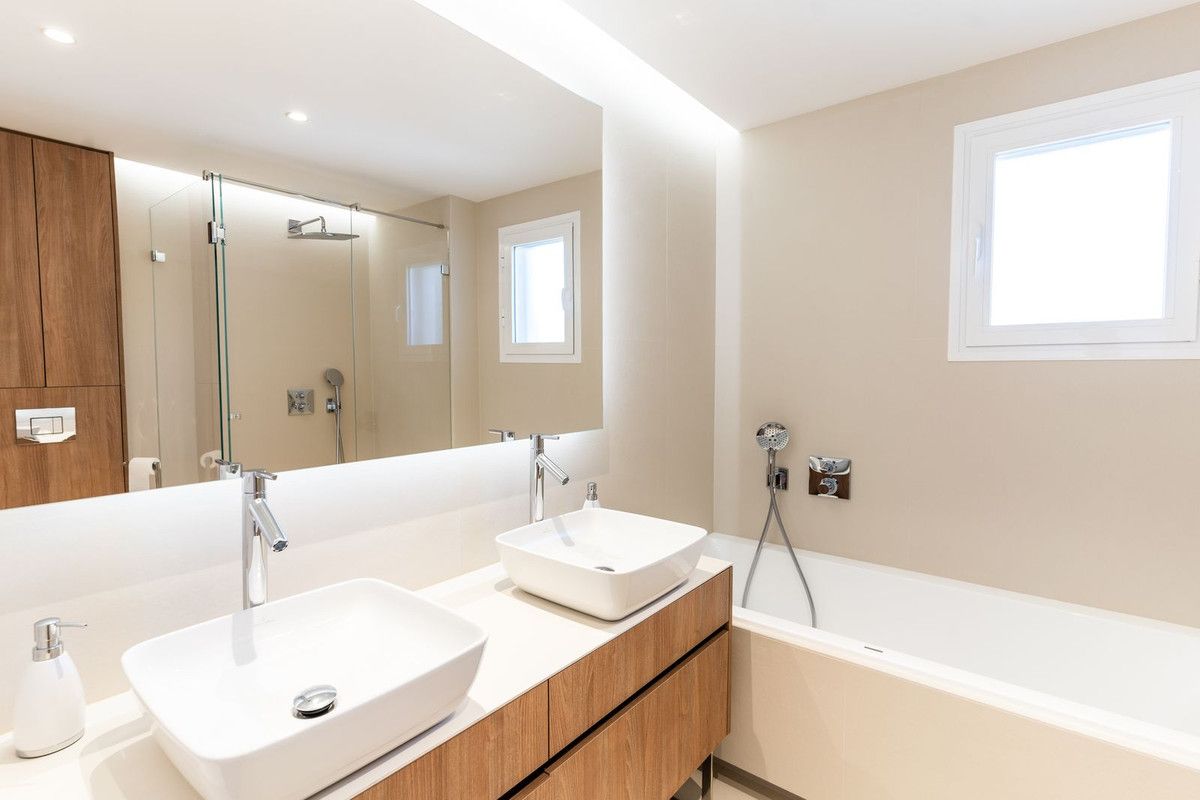 Middle Floor Apartment in Estepona, Estepona, 11/12