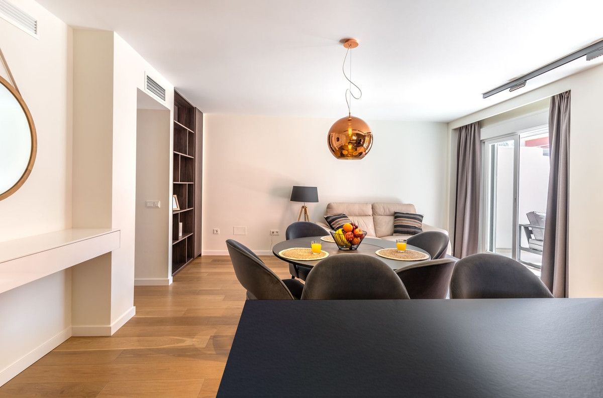 Middle Floor Apartment in Estepona, Estepona, 5/12