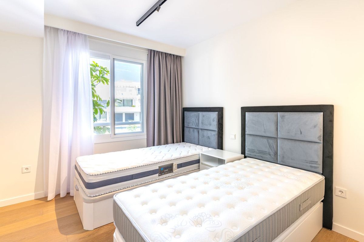 Middle Floor Apartment in Estepona, Estepona, 9/12
