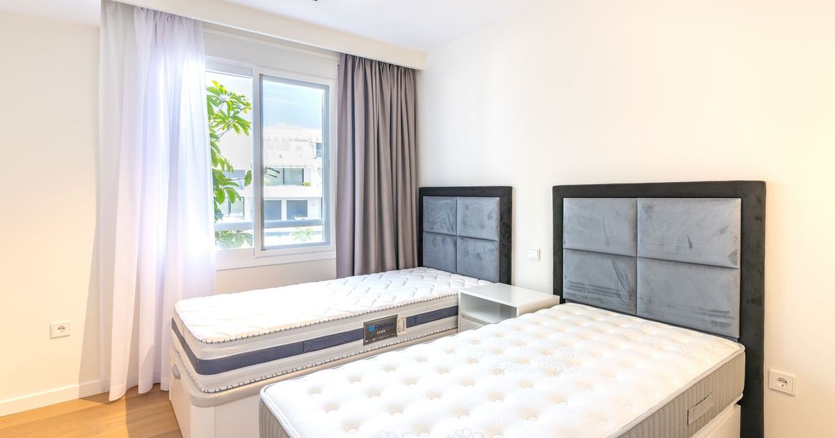 Middle Floor Apartment in Estepona, Estepona, 9/12