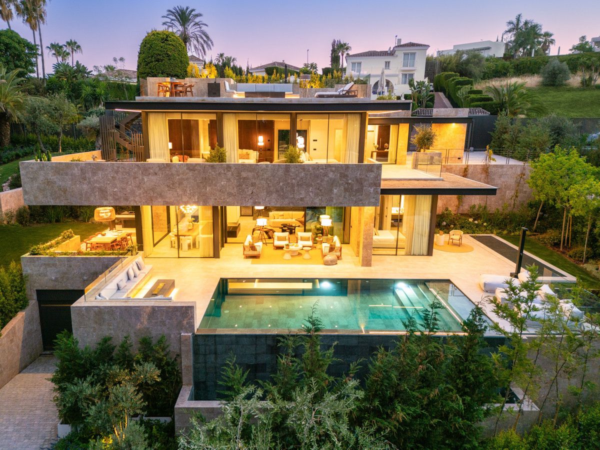Detached Villa in Nueva Andalucía, Nueva Andalucía, 1/12