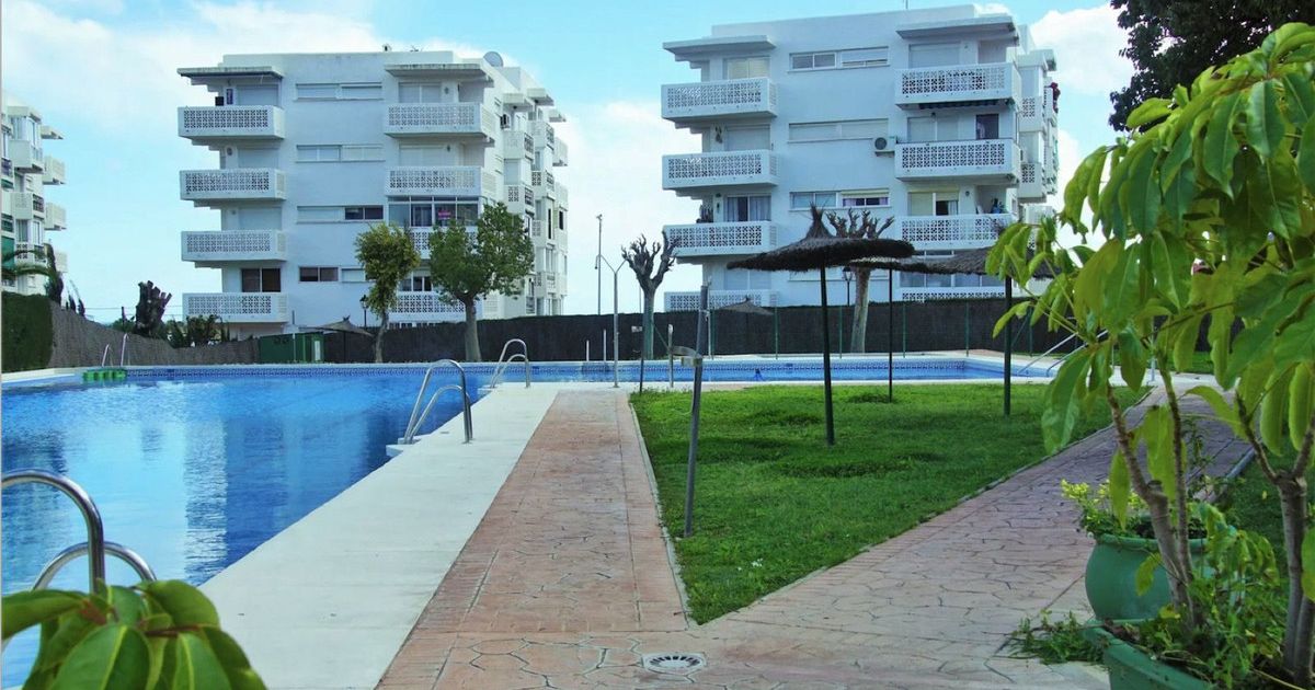 Middle Floor Apartment in New Golden Mile, New Golden Mile, 1/12