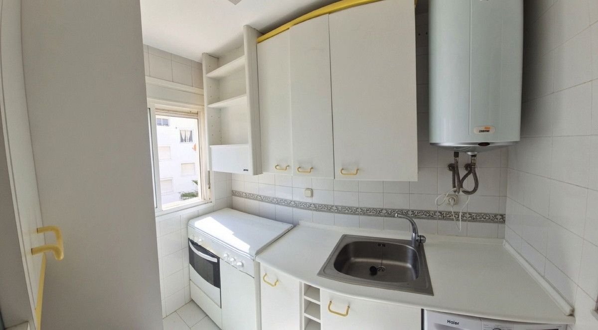 Middle Floor Apartment in New Golden Mile, New Golden Mile, 11/12
