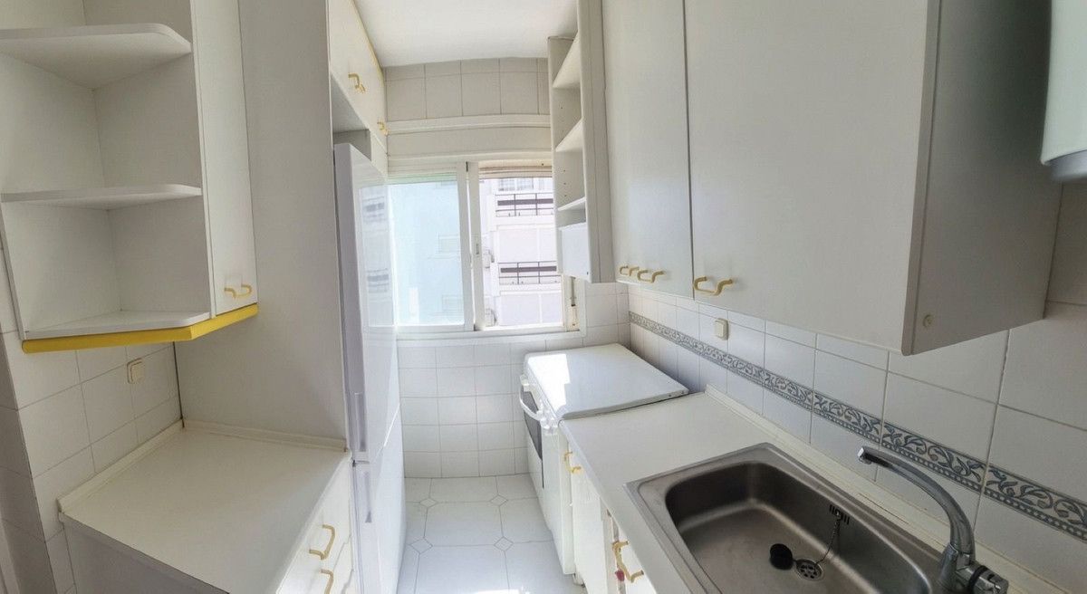 Middle Floor Apartment in New Golden Mile, New Golden Mile, 12/12