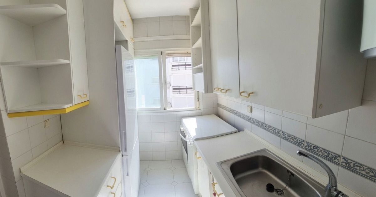 Middle Floor Apartment in New Golden Mile, New Golden Mile, 12/12
