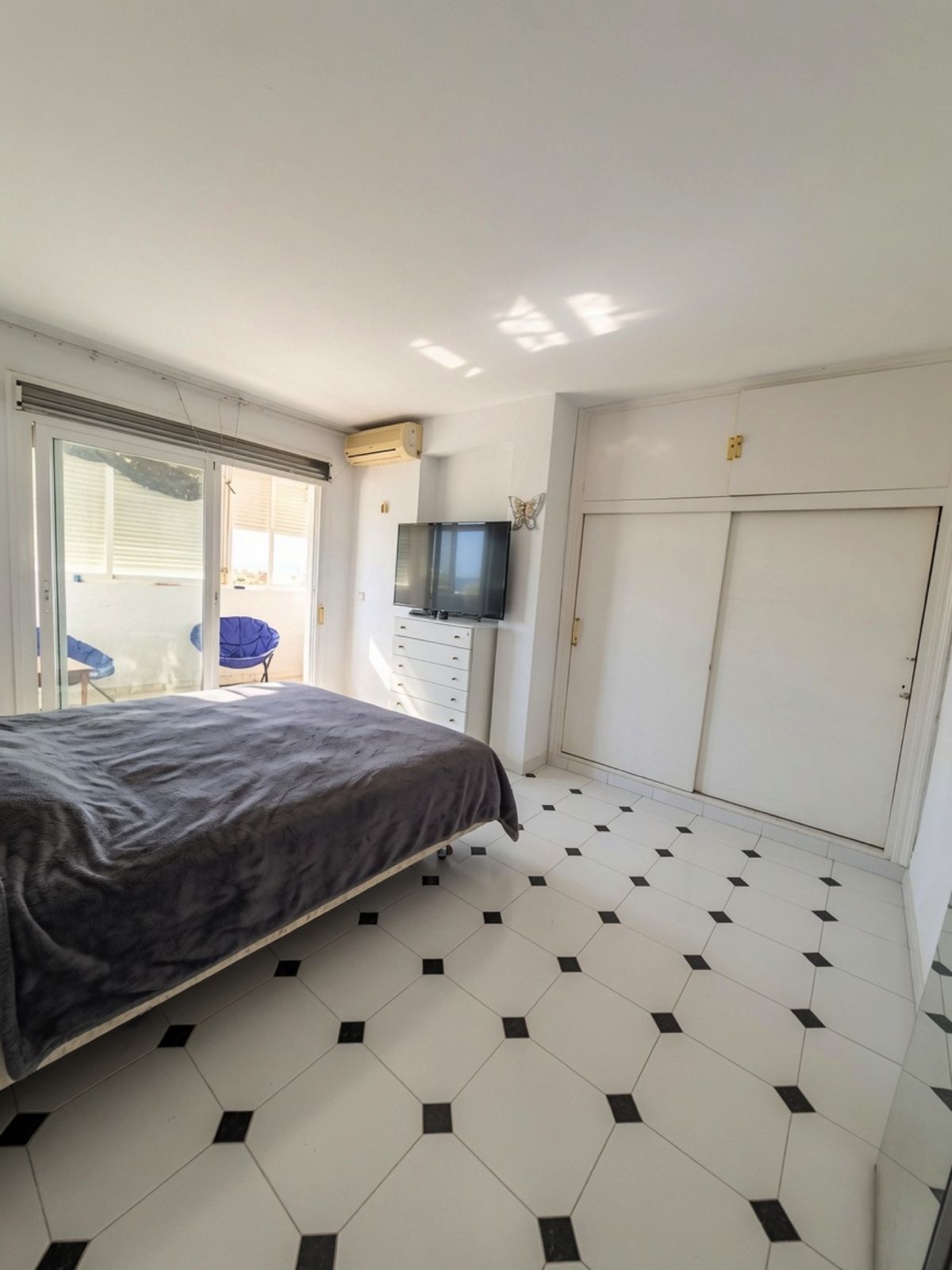 Middle Floor Apartment in New Golden Mile, New Golden Mile, 8/12