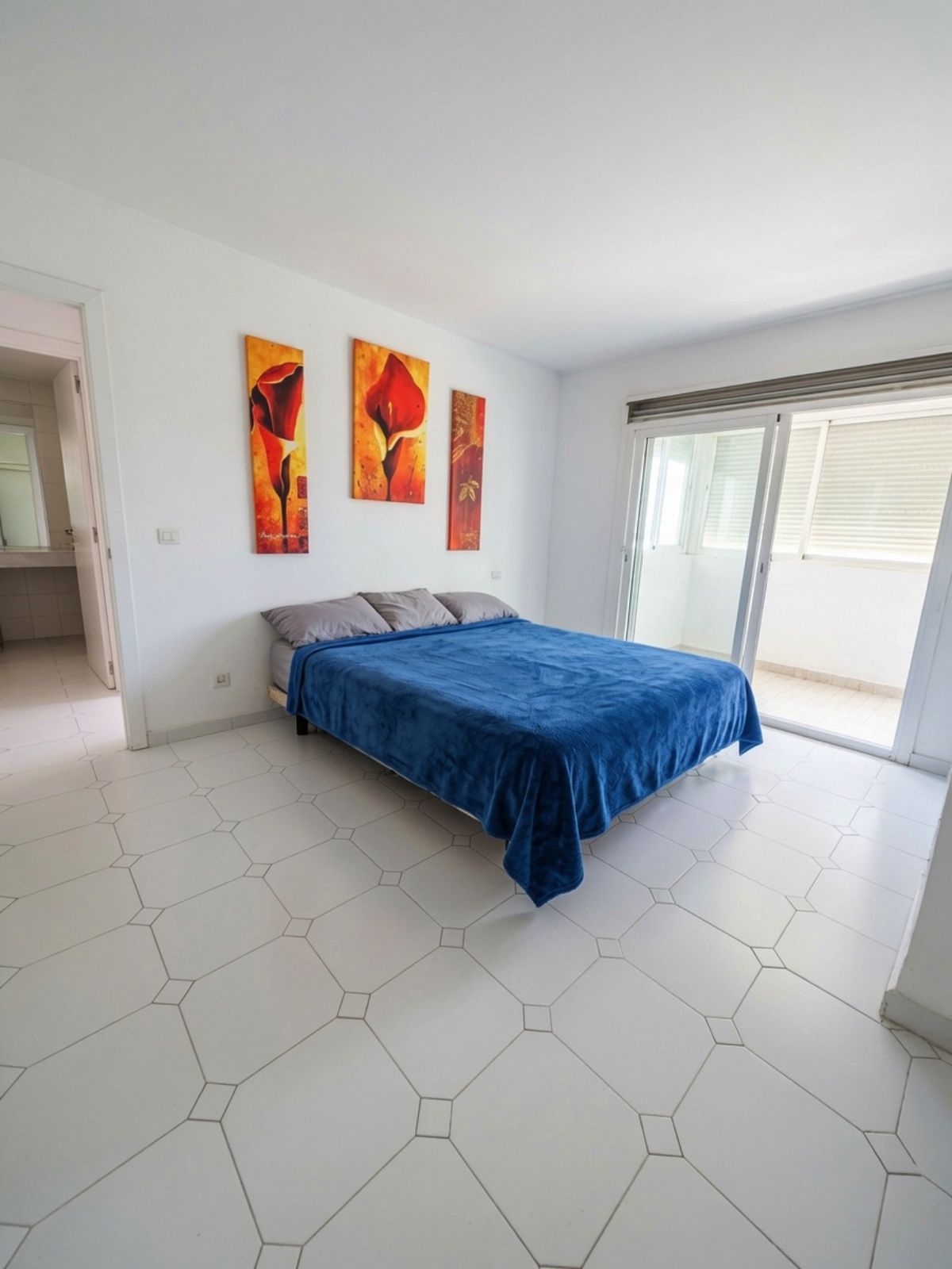 Middle Floor Apartment in New Golden Mile, New Golden Mile, 9/12