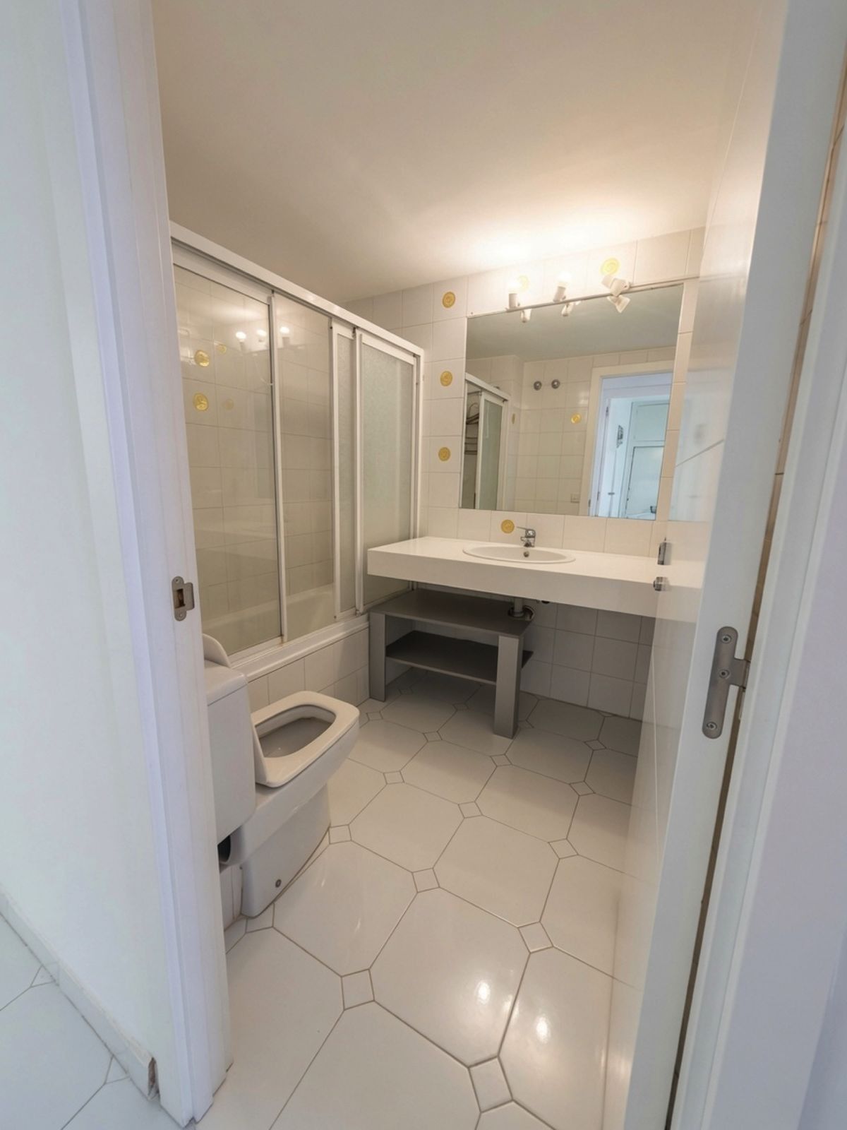Middle Floor Apartment in New Golden Mile, New Golden Mile, 10/12