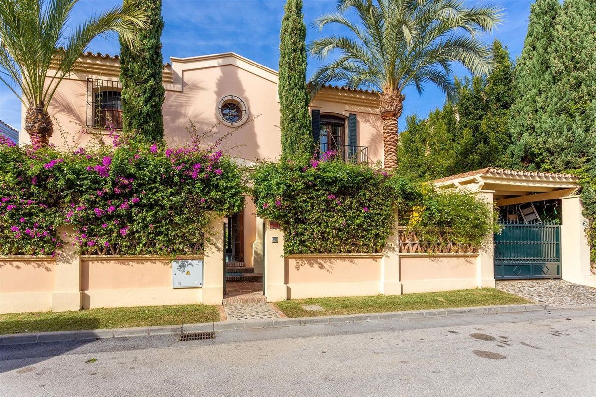 Vrijstaande Villa in Guadalmina Alta, Guadalmina Alta, 1/12