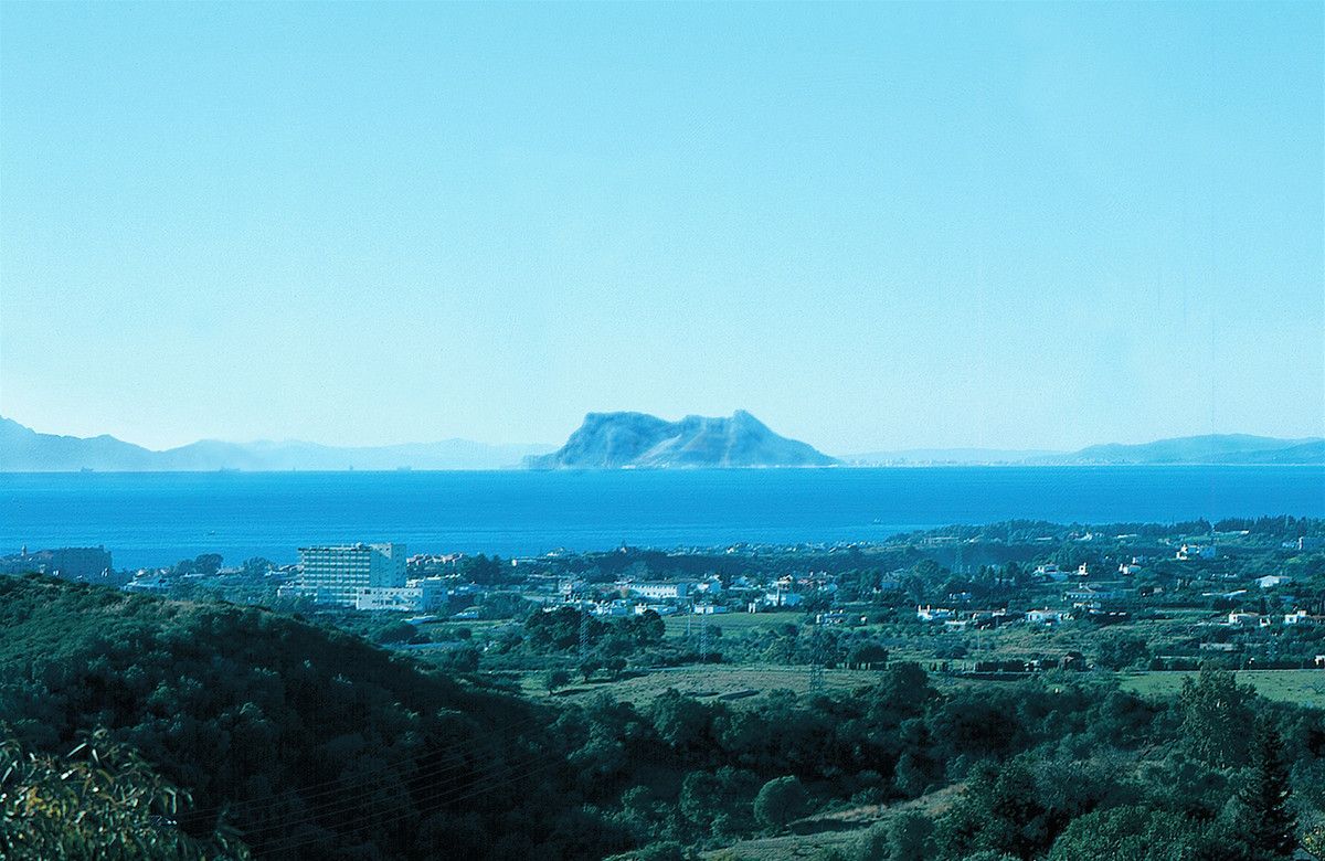 Działka mieszkaniowa w Estepona, Estepona, 2/6