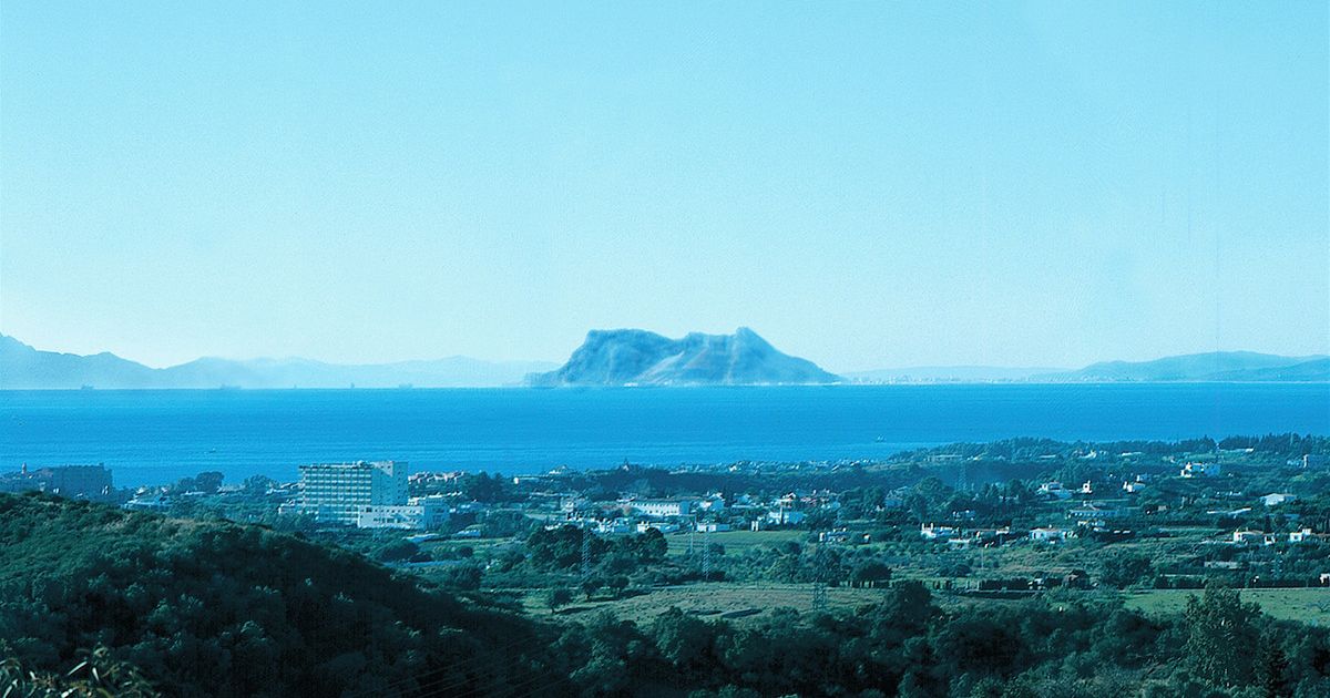 Działka mieszkaniowa w Estepona, Estepona, 2/6