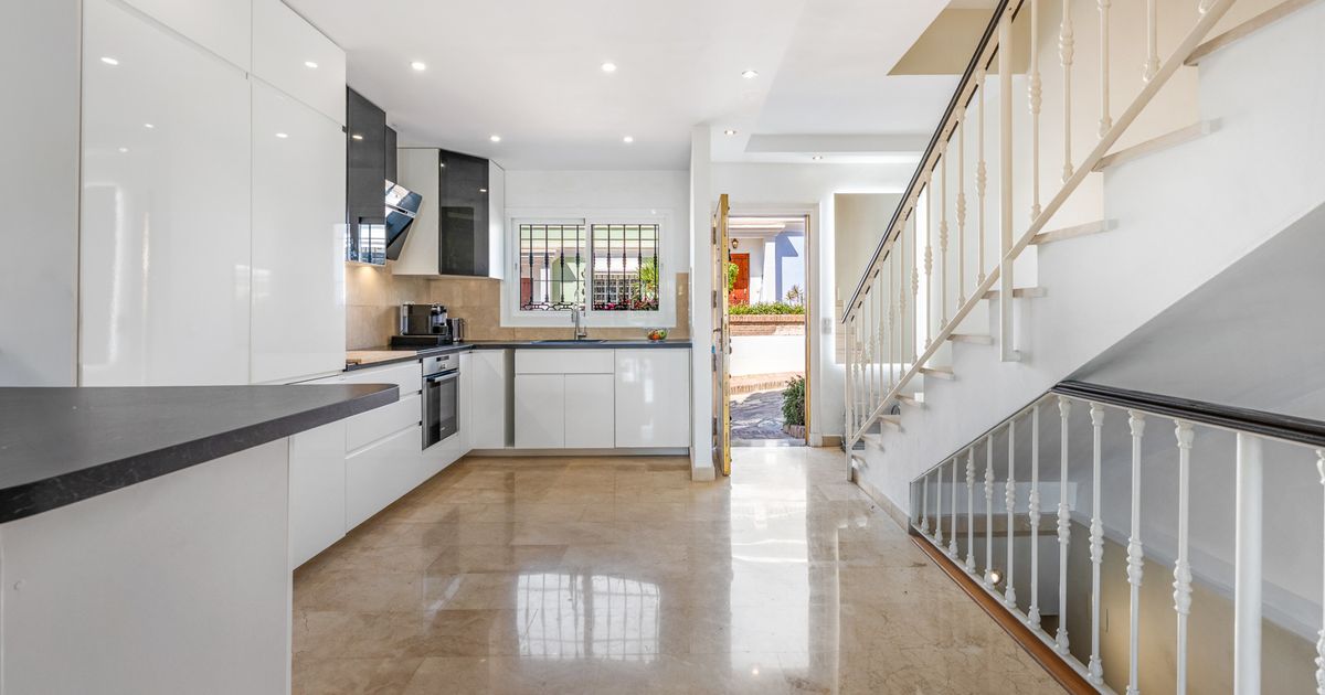Town House in Nueva Andalucia, Aloha Pueblo, Nueva Andalucia, 6/12