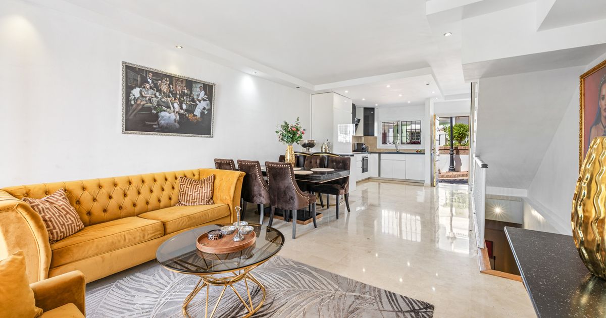 Town House in Nueva Andalucia, Aloha Pueblo, Nueva Andalucia, 9/12
