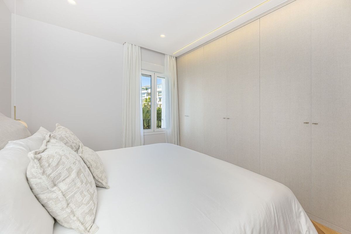 Middle Floor Apartment in Puerto Banús, Puerto Banús, 11/12