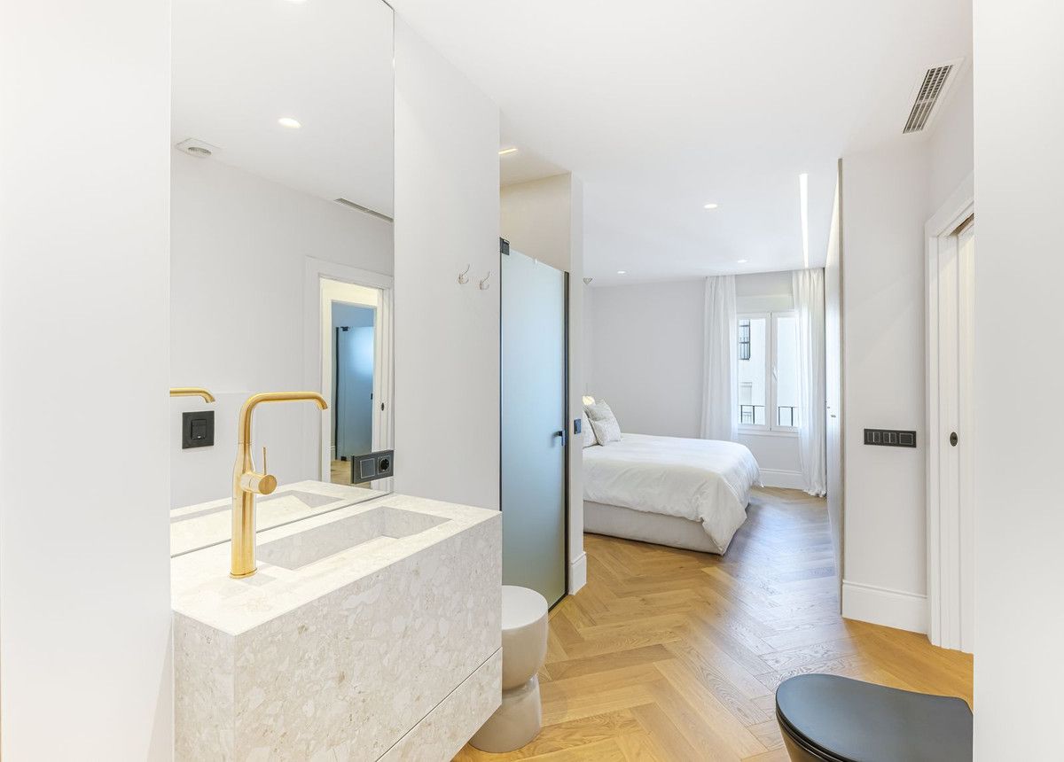 Middle Floor Apartment in Puerto Banús, Puerto Banús, 7/12