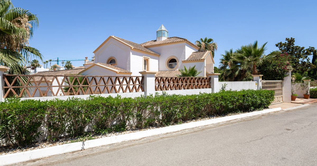 Villa in Estepona, El Paraiso, Estepona, 1/2