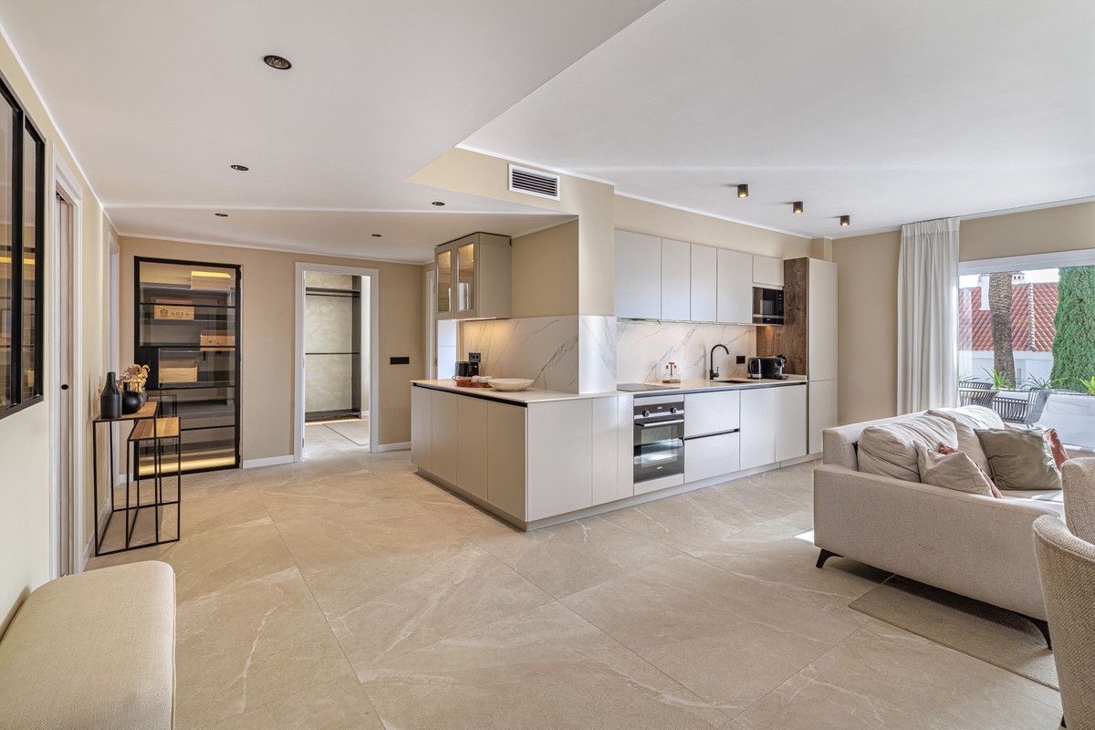 Apartamento de Planta Media en Nueva Andalucía, Nueva Andalucía, 3/12