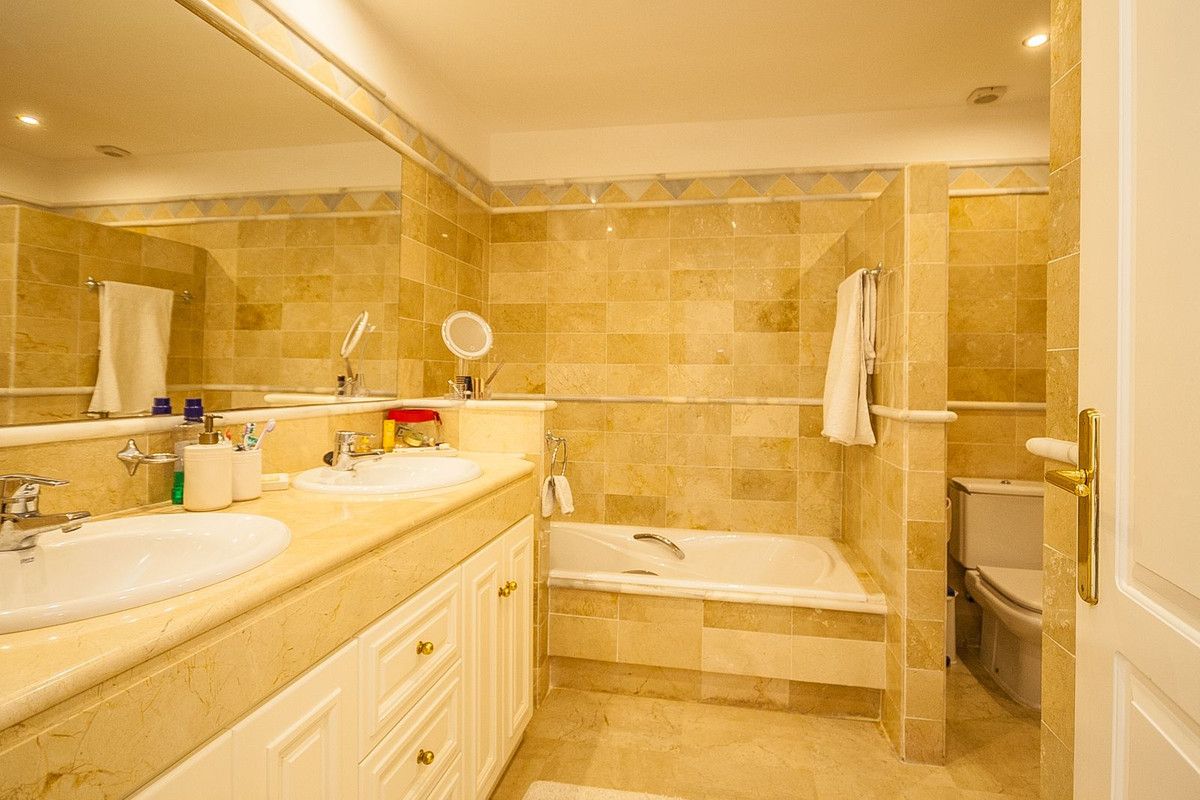 Apartament na środkowym piętrze w Elviria, Elviria, 8/11