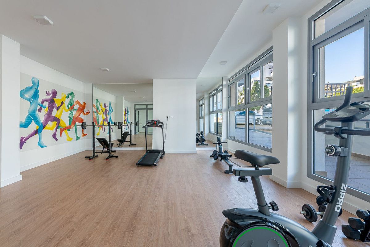 Appartement à un étage intermédiaire à Benalmadena, Benalmadena, 12/12