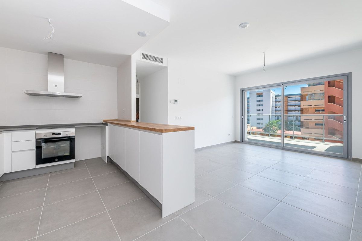 Appartement à un étage intermédiaire à Benalmadena, Benalmadena, 5/12