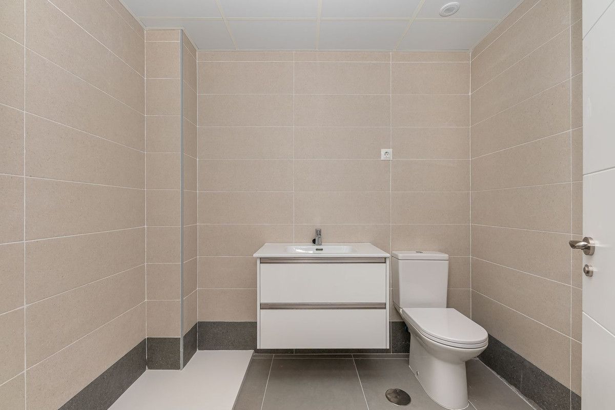 Appartement à un étage intermédiaire à Benalmadena, Benalmadena, 8/12