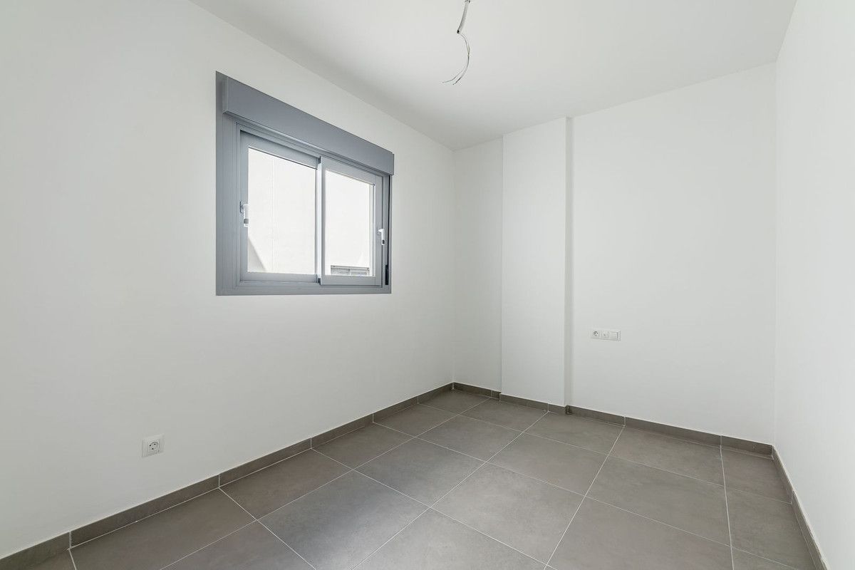 Appartement à un étage intermédiaire à Benalmadena, Benalmadena, 9/12